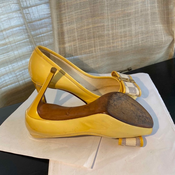 LOUIS VUITTON AZUR DAMIER PAT LEATHER OPEN-TOE PUMPS HEELS LT YELLOW/CREAM 36-6 - Picture 10 of 11